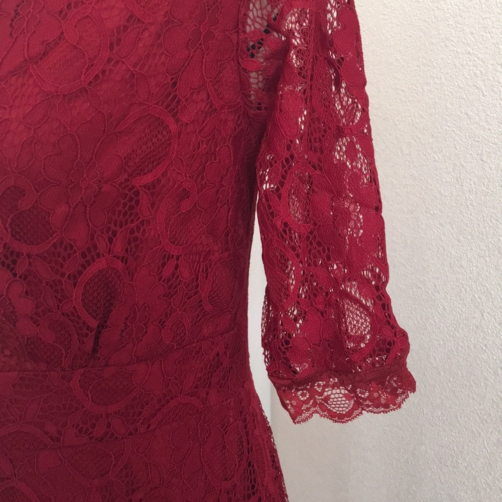 Plus Size Lace V neck cocktail dress - Picture 5 of 11